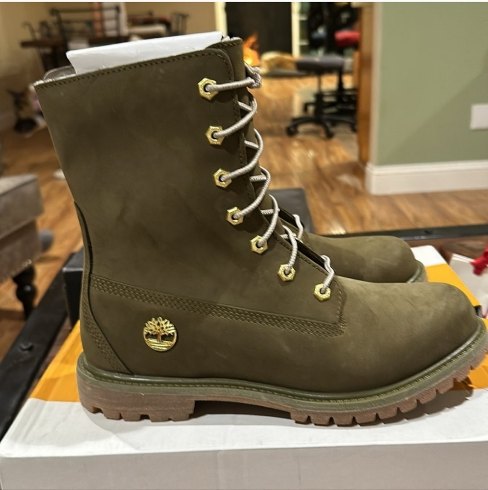 NWT, WATERPROOF, Timberland Fleece lined, Suede Olive Green Boots, 9.5